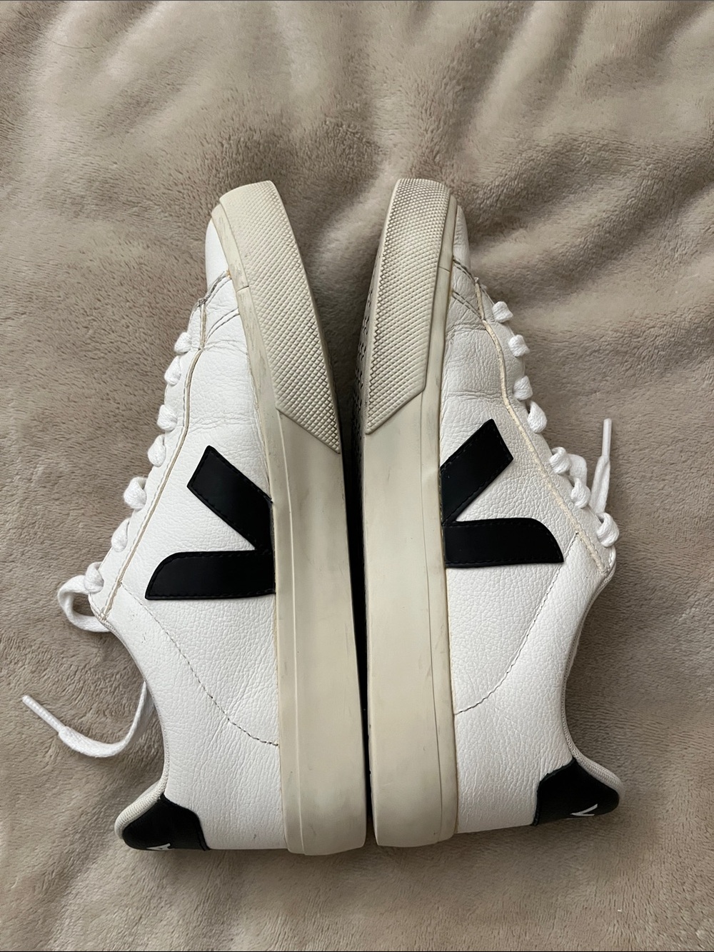 Veja Campo Women’s Sneakers - Picture 2 of 11